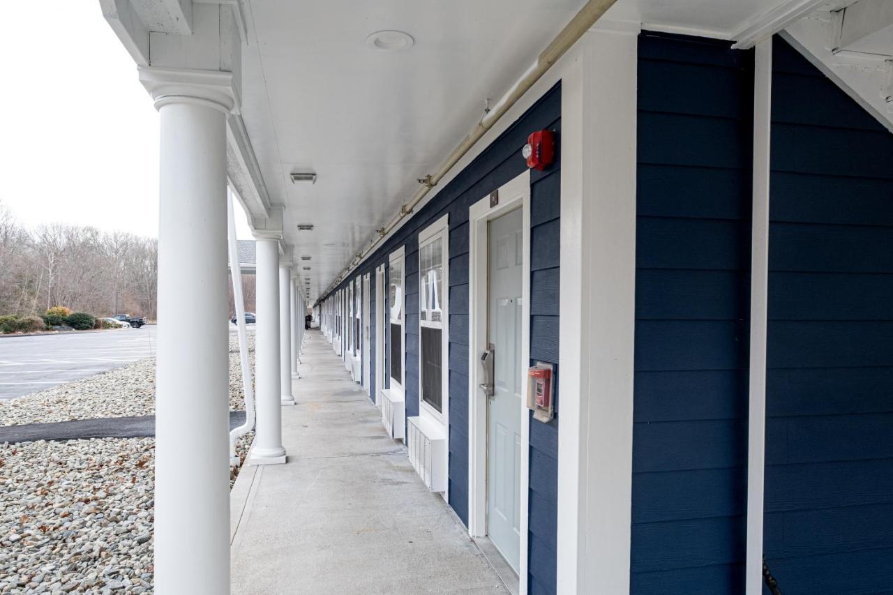 Hilltop Inn & Suites, Near Foxwoods Casino North Stonington Exterior foto